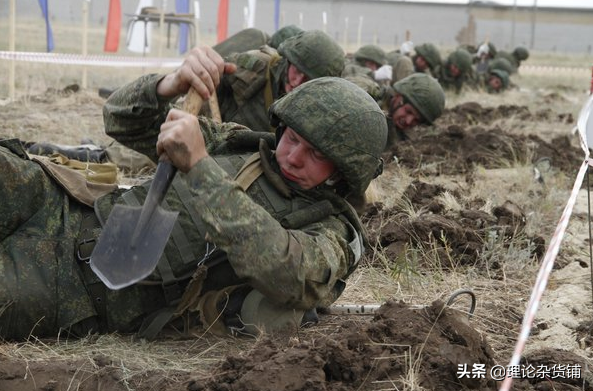 為什麼俄羅斯軍隊在二戰中隨身攜帶了一把小鏟子？