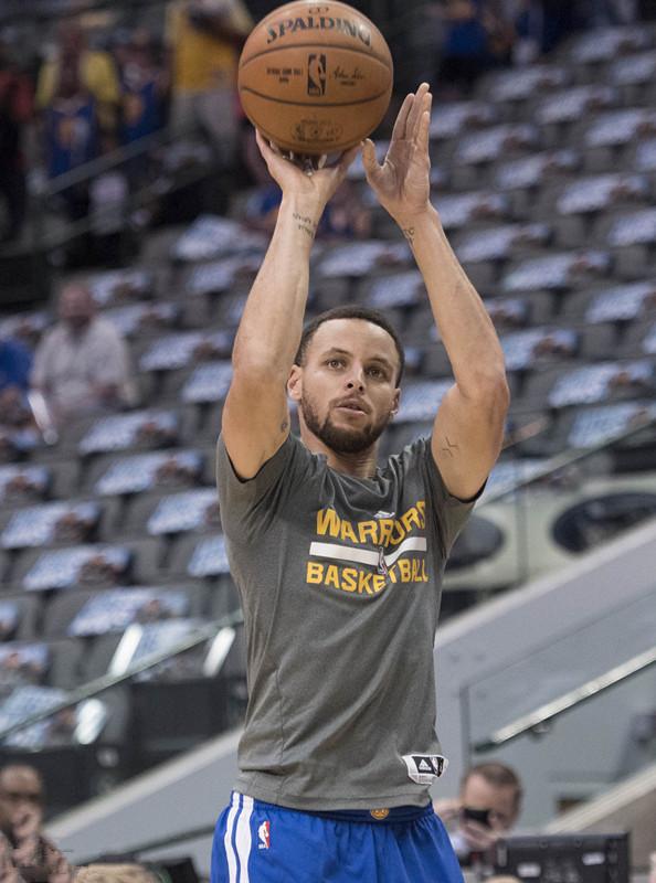 斯蒂芬庫裡與德維恩韋德誰的歷史地位高？