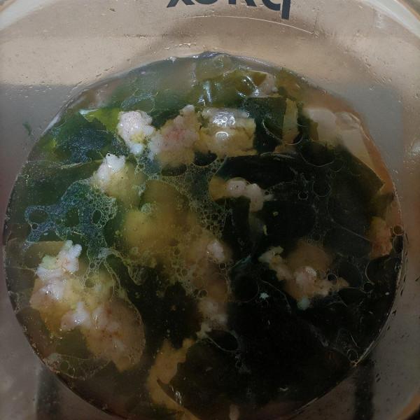 海裙帶豆腐蝦滑湯，鮮掉眉毛