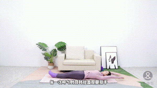 喬欣瘦成紙片人卻被“小肚子”搶鏡，網友驚呆：這是懷了