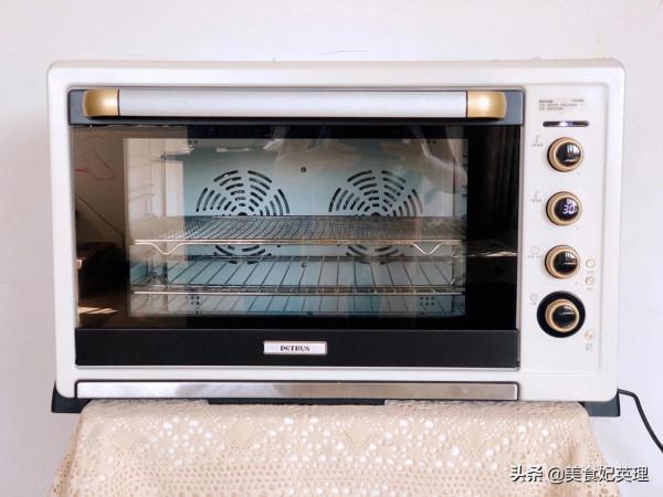 用蛋清做小零食簡直太香了，兩個蛋清做一堆！入口即化寶寶超喜歡