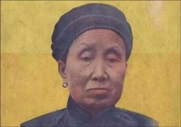 “雙槍老太”51歲積極抗日,70歲被執行槍決,她因何走向不歸路? “雙槍老太”51歲積極抗日,70歲被執行槍決,她因何走向不歸路?