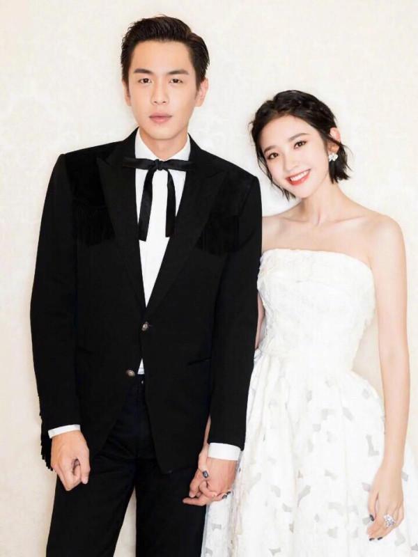 唐藝昕張若昀高顏值結婚照,也許這就是愛情最美的樣子了吧? 唐藝昕張若昀高顏值結婚照,也許這就是愛情最美的樣子了吧?