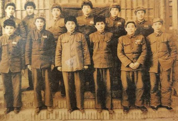 團長無法抵擋敵軍,16歲號兵喊道:我來指揮!後來號兵成開國將軍 團長無法抵擋敵軍,16歲號兵喊道:我來指揮!後來號兵成開國將軍