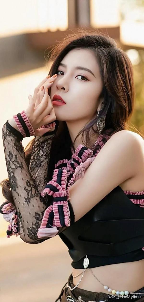 明星桌布：宋妍霏（Cecilia）