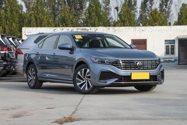 純電續航63公里，起步22.99萬元還掛綠牌，帕薩特PHEV怎麼樣？