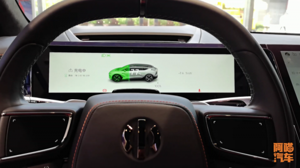 汽車螢幕是不是越大越好？實體按鍵都取消了，這樣的設計你喜歡嗎