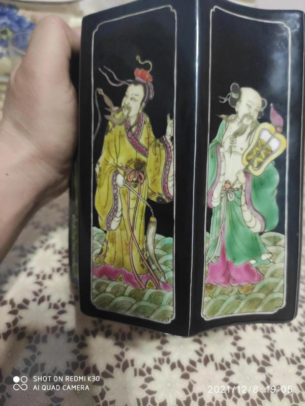 清雍正黑地五彩八仙過海八面筆筒雍正五彩瓷中精品存世幾件