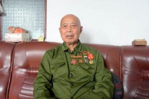志願軍一等功臣藏身山村，200多位戰友只活下來人，放棄高官厚祿