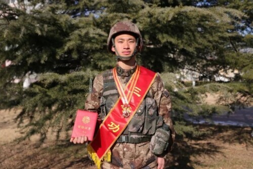 雙胞胎同年考上大學，同年參軍入伍守衛祖國邊防線！這樣的人生不要太精彩