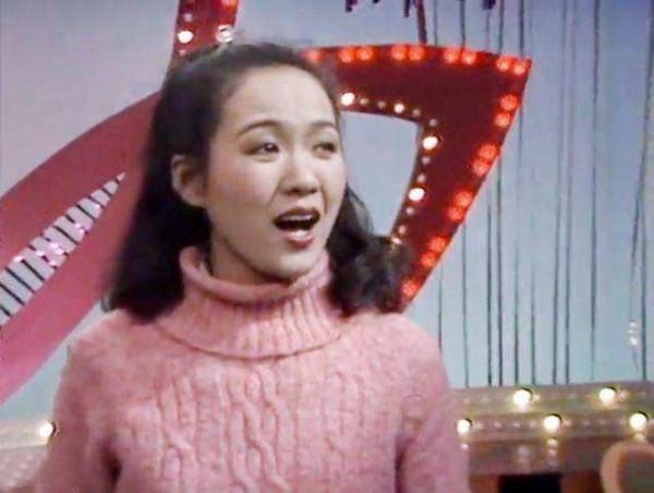 1983年春晚一夜爆紅的鄭緒嵐，遭封殺後離開中國，後來怎樣了