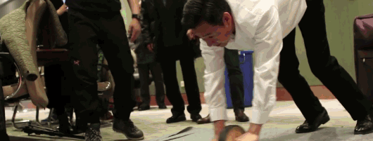 扮酷耍帥就別演軍人，看看這7位男星的表演