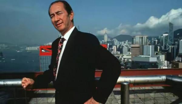 成龍曾在澳門賭場得罪“崩牙駒”，被14K包圍後，幸得賭王解救