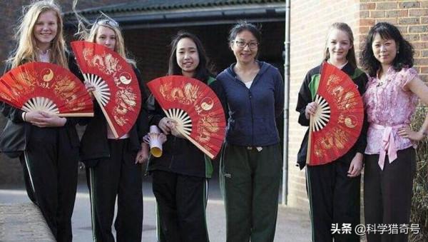 英國女孩嫁到中國，發自內心地感慨道：在中國比英國舒服太多了