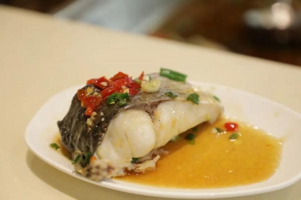 高校全魚宴,連吃十天不要錢!學生:親手喂大的魚真香 高校全魚宴,連吃十天不要錢!學生:親手喂大的魚真香