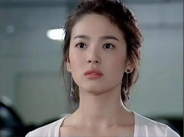 浪漫滿屋韓智恩造型盤點，宋慧喬什麼造型都可駕馭，喜歡最後一款