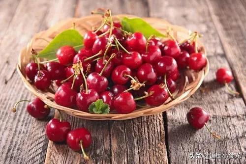 小寒後,天氣一天比一天冷,吃3蔬3果,潤肺潤喉營養高,真舒心 小寒後,天氣一天比一天冷,吃3蔬3果,潤肺潤喉營養高,真舒心