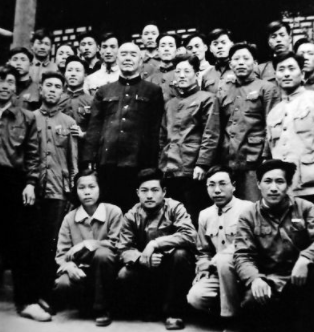 王震探病鄧寶珊，談話期間提及毛主席，建議鄧寶珊給主席“送禮”