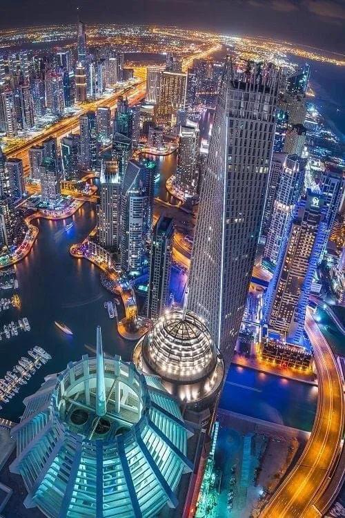 你們都誤會卡達了—事實上它比巴掌大一點點