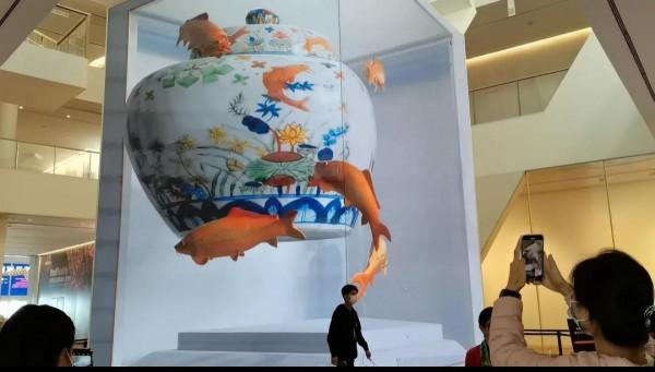 來回四個小時的地鐵，參展半個小時