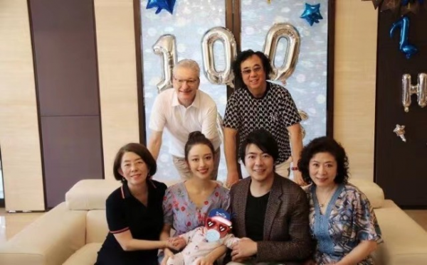 吉娜為兒子慶生好低調！穿v領裙母性光輝擋不住，郎朗抱娃好專業