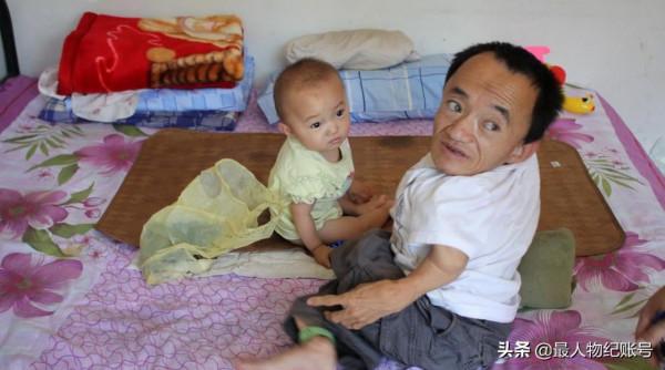 我身高70釐米，娶了個老婆跟人跑了，如今我靠剪紙養活女兒