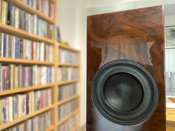 幾乎全新的英國金馳圓方2號音箱 幾乎全新的英國金馳圓方2號音箱