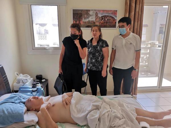 相伴中秋時 異國傳真愛 相伴中秋時 異國傳真愛