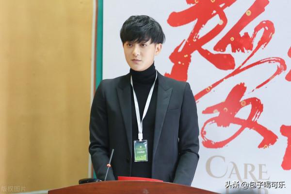 圈內零緋聞的男明星，靳東低調結婚，白敬亭頻頻出現直男語錄