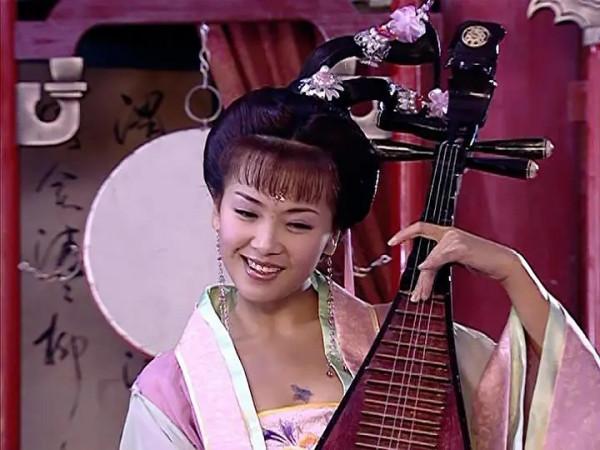 流行什麼寡淡風！這部劇的演員，都是把彩虹穿在身上的