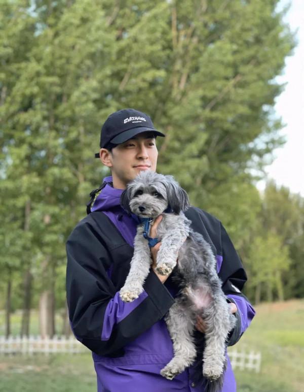 站在Baby身旁的193奶狗太可!根正苗紅秒殺黃教主,隨拍帥成大片 站在Baby身旁的193奶狗太可!根正苗紅秒殺黃教主,隨拍帥成大片