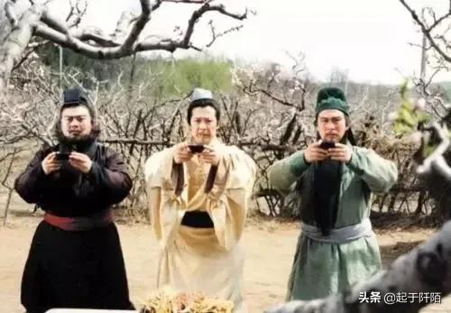 揭秘94版《三國演義》幕後,千挑萬選找演員,每集片酬 225塊錢 揭秘94版《三國演義》幕後,千挑萬選找演員,每集片酬 225塊錢