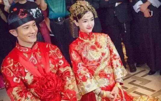 黃曉明早已有新歡？女方身材姣好氣質佳，六字回應戀情傳聞