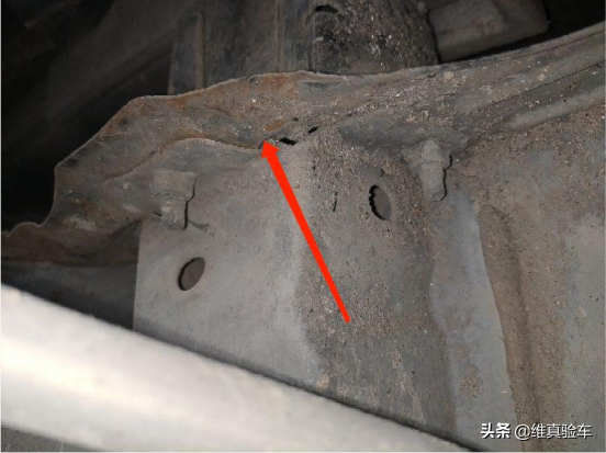 12年的日產天籟大沙發,5W就能帶回家?檢測師:車況實屬拉胯 12年的日產天籟大沙發,5W就能帶回家?檢測師:車況實屬拉胯