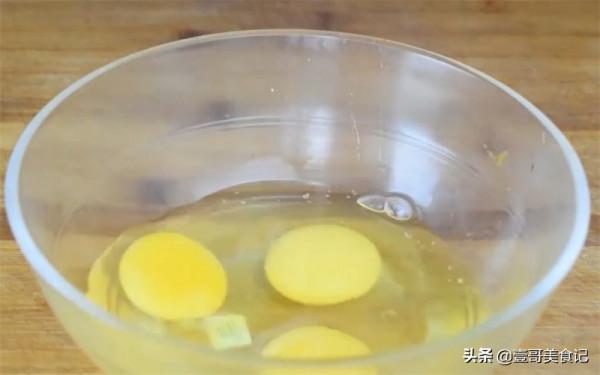麥片新做法，淋入3個雞蛋，筷子一攪，太香了，出鍋全家人搶著吃