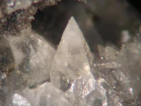 100種漂亮礦石，讓你大開眼界！還有鑑別方法哦