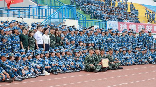山東科技大學軍訓大片震撼出擊!超燃草地音樂節等你贊 山東科技大學軍訓大片震撼出擊!超燃草地音樂節等你贊