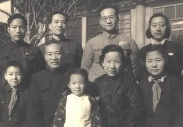 我黨一地下黨員失聯，後來混成國軍司令，在遼瀋戰役立下奇功