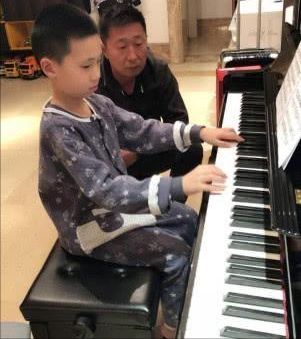 《爸爸去哪兒》12位男孩近況:軒軒進入國家隊,費曼被校園霸凌 《爸爸去哪兒》12位男孩近況:軒軒進入國家隊,費曼被校園霸凌