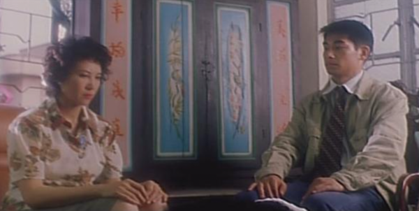 第一個甩了謝賢的女人，因慈善向那英下跪，蕭芳芳到底是什麼來頭