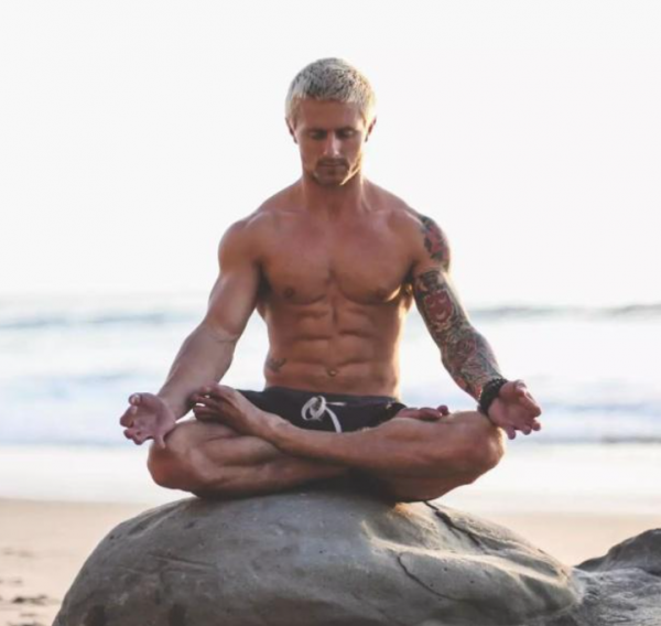 男人也可以練瑜伽，讓你的下盤更穩，耐力更足