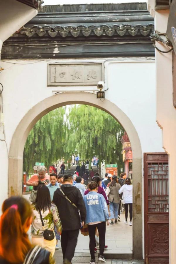 國內最坑遊客的十條美食街，你踩坑了嗎？