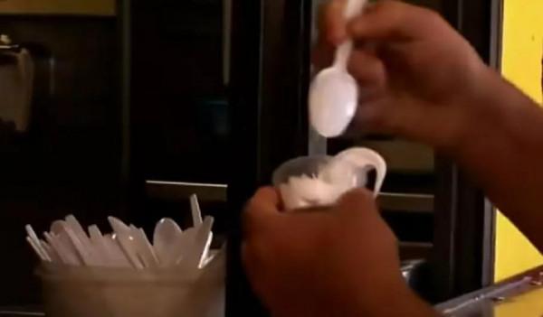 兩夫妻很會過日子,有車不開,騎腳踏車,每月去外面購物一次 兩夫妻很會過日子,有車不開,騎腳踏車,每月去外面購物一次