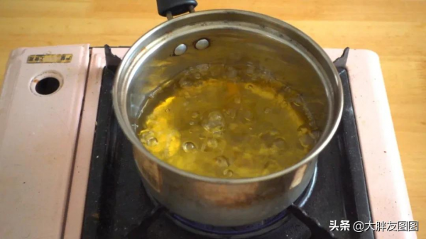 帶去上班一下子就沒了,糯嘰嘰的花生餈,不要烤箱,在家就能做 帶去上班一下子就沒了,糯嘰嘰的花生餈,不要烤箱,在家就能做