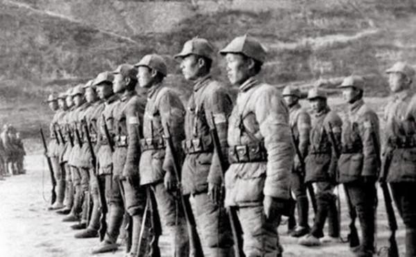 抗戰時期,八路軍帽子上的“兩粒紐扣”有什麼作用?大有來頭 抗戰時期,八路軍帽子上的“兩粒紐扣”有什麼作用?大有來頭