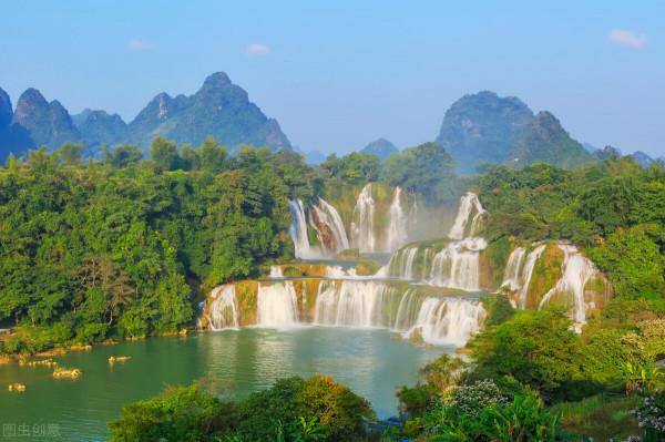 山川河流,小溪流水潺潺,風景宜人 山川河流,小溪流水潺潺,風景宜人