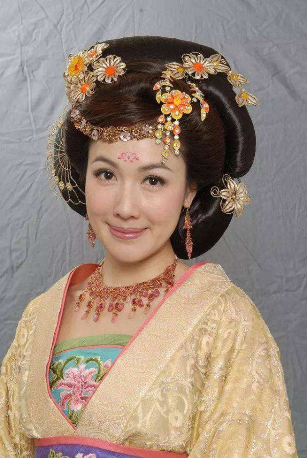 開民宿、辦潮牌、演高中生,大灣區姐姐,才是吃了防腐劑吧 開民宿、辦潮牌、演高中生,大灣區姐姐,才是吃了防腐劑吧