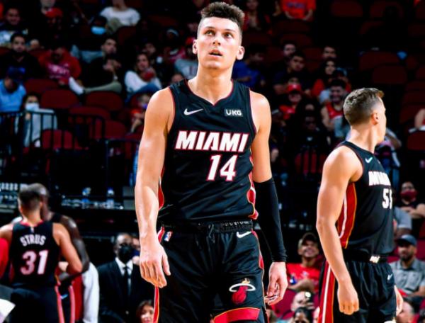 轟44+9記三分,熱火水花大爆發!火箭雙少空砍32分,豪斯7中0拉胯 轟44+9記三分,熱火水花大爆發!火箭雙少空砍32分,豪斯7中0拉胯