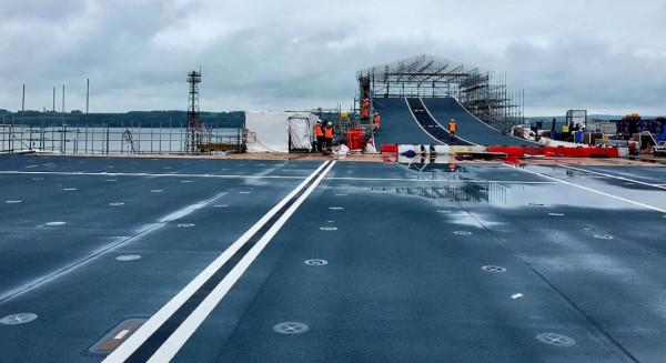 航母為何如此抗揍？鋼板比城牆還厚？中國航母特種鋼為何這麼難