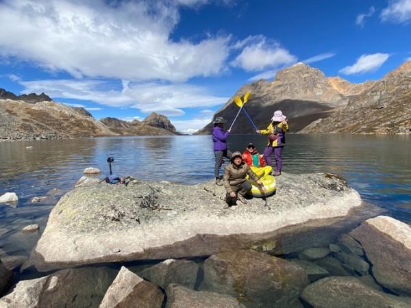 川西海拔最高最大最藍的海子——亞莫措根